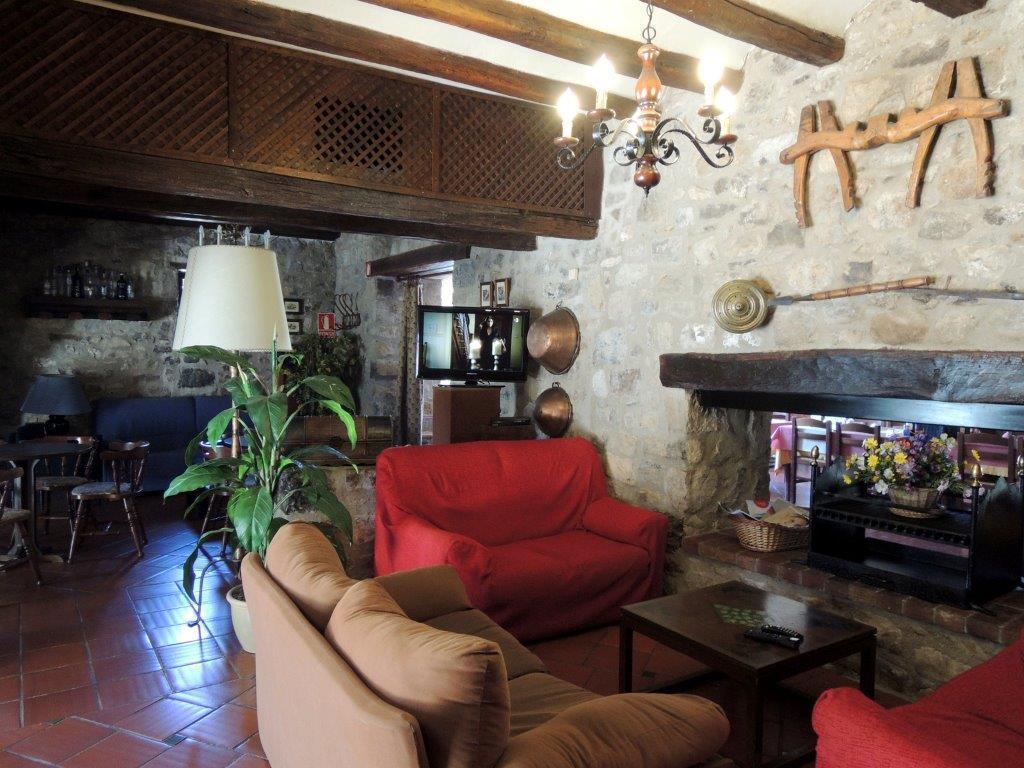 Hostal De La Rovira Oix Eksteriør billede