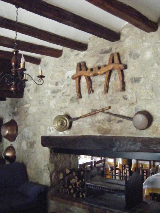 Hostal De La Rovira Oix Eksteriør billede